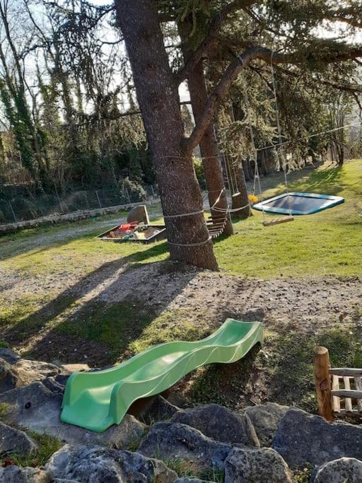 קרסט Micro Maison Bois / Tiny House Au Calme מראה חיצוני תמונה